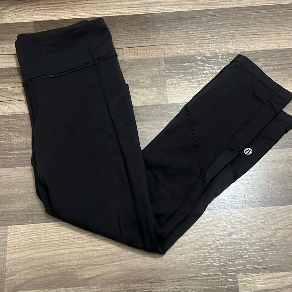 Lululemon cropped leggings. Size 4. Side pockets